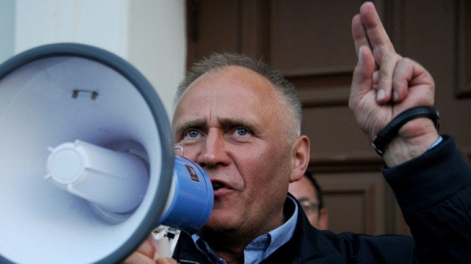  Belarus frees opposition politician Statkevich 