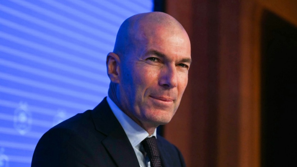  Zin&eacute;dine Zidane &eacute; anunciado como t&eacute;cnico da Fran&ccedil;a 