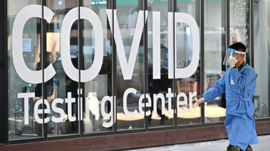 Covid: l'OMS critique les donn&eacute;es chinoises, l'UE recommande d'imposer des tests