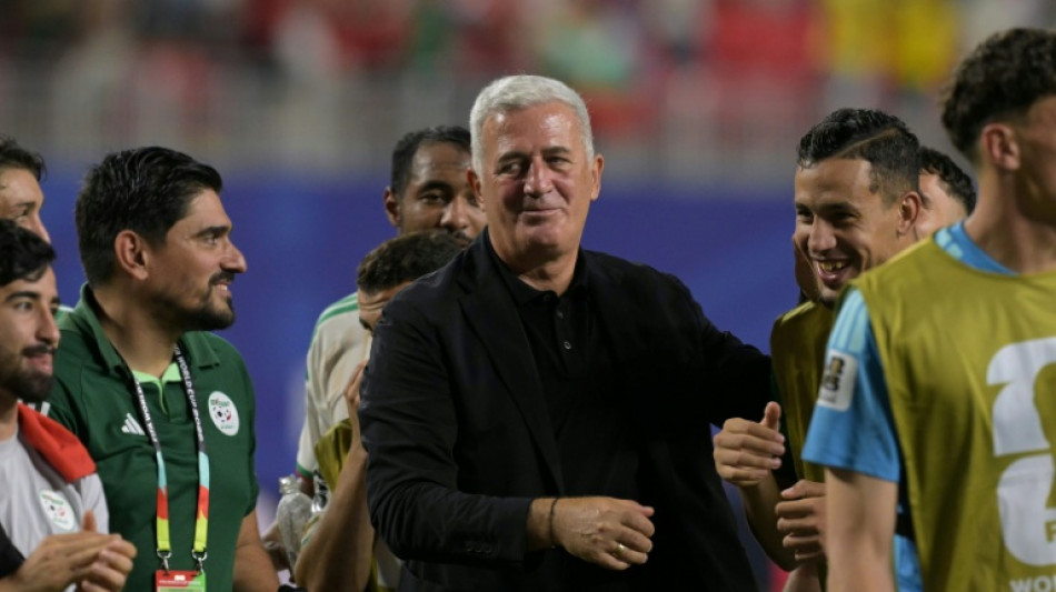  Nos 16-avos, Arg&eacute;lia encara Su&iacute;&ccedil;a, sele&ccedil;&atilde;o j&aacute; comandada por seu atual t&eacute;cnico 