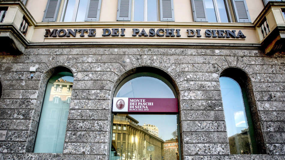  Borsa: Milano negativa con le banche, occhi sull' assemblea di Mps 