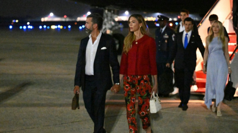  Senador pede investiga&ccedil;&atilde;o de casamento de Trump Jr., financiado por oligarca russo 