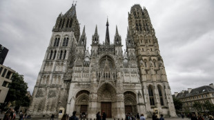 Un incendio se desata en la flecha de la catedral de la ciudad francesa de Ru&aacute;n
