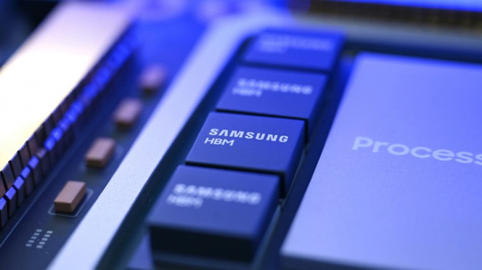  Samsung starts mass production of next-gen AI memory chip 