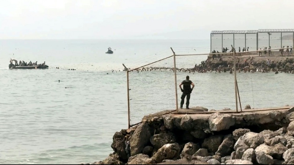 Mehr als 1500 Migranten erreichen spanische Exklave Ceuta - Madrid entsendet Soldaten 
