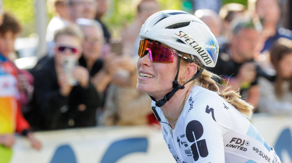  Giro Women: Vollering vince sul Finestre, ma Van der Breggen controlla 