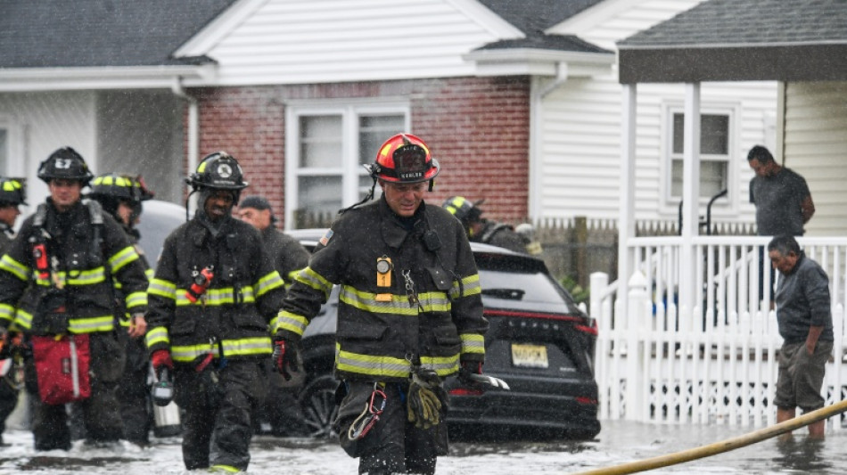  Nor'easter lashes US east with punishing rain and wind 