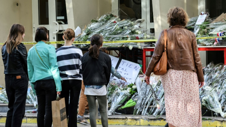 Attentat islamiste: hommage d'Arras &agrave; Dominique Bernard, le gouvernement affiche sa "fermet&eacute;"