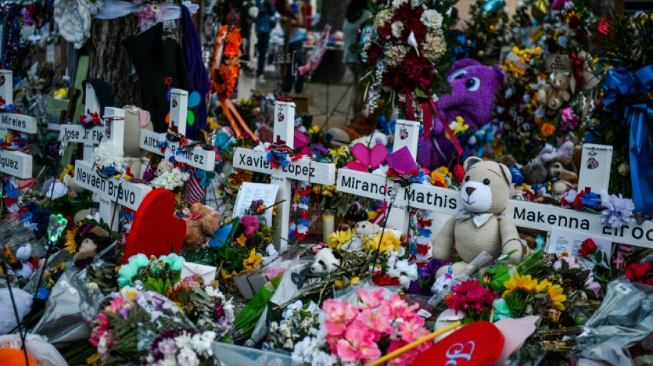 Dans Uvalde endeuill&eacute;e, c&eacute;r&eacute;monie &agrave; la m&eacute;moire d'une enseignante tu&eacute;e lors de la fusillade