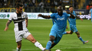 Italie: Naples se fait peur mais garde un point d'avance sur l'Inter