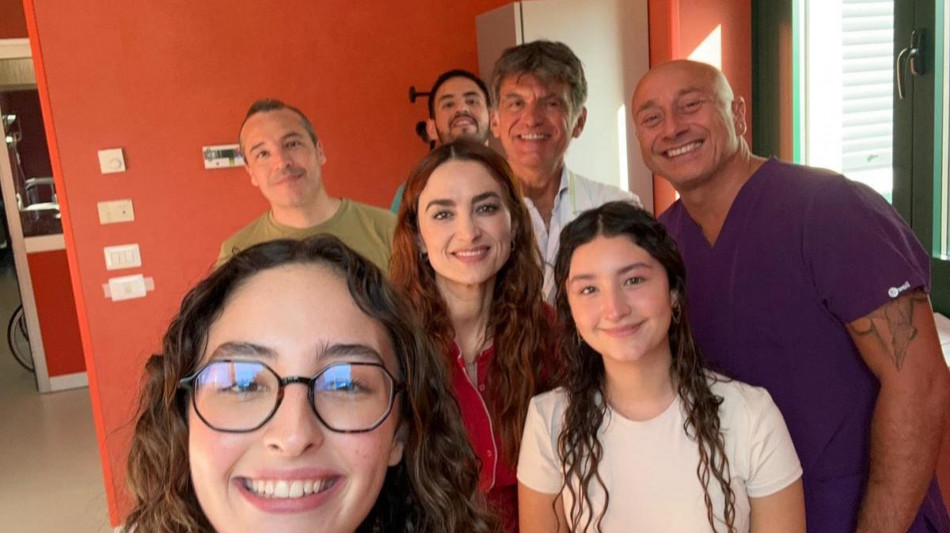  Studentessa salvata con un cuore nuovo dopo l'infarto in vacanza a 19 anni 