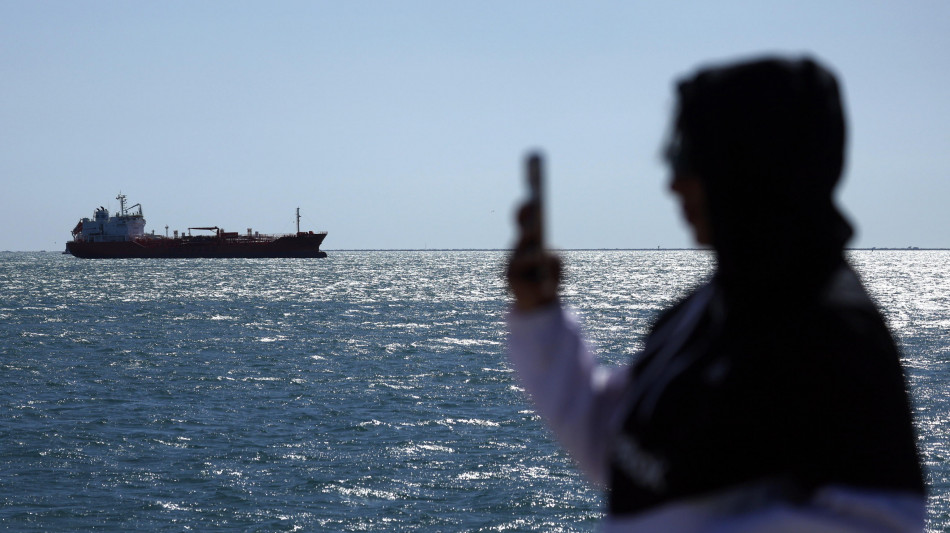  Usa, 'colpita una petroliera che tentava di forzare il blocco navale sull'Iran' 