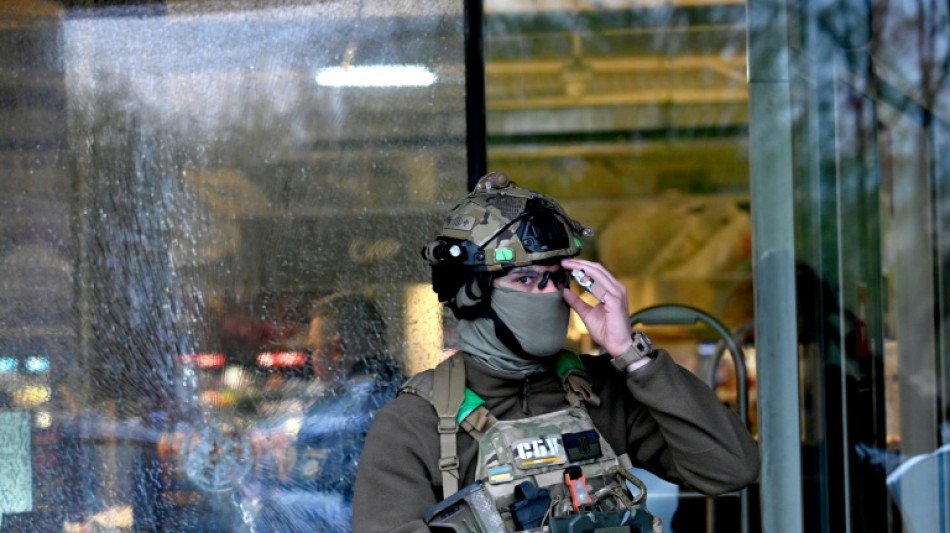  Sechs Tote bei Sch&uuml;ssen auf der Stra&szlig;e und Geiselnahme in Kiew - wom&ouml;glich Terror-Tat 