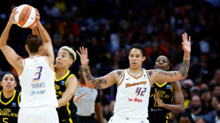 Basket: Griner rejoue cinq mois apr&egrave;s sa d&eacute;tention en Russie, "un jour de joie"