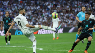 El Real Madrid arrolla al Almer&iacute;a con un triplete de Benzema
