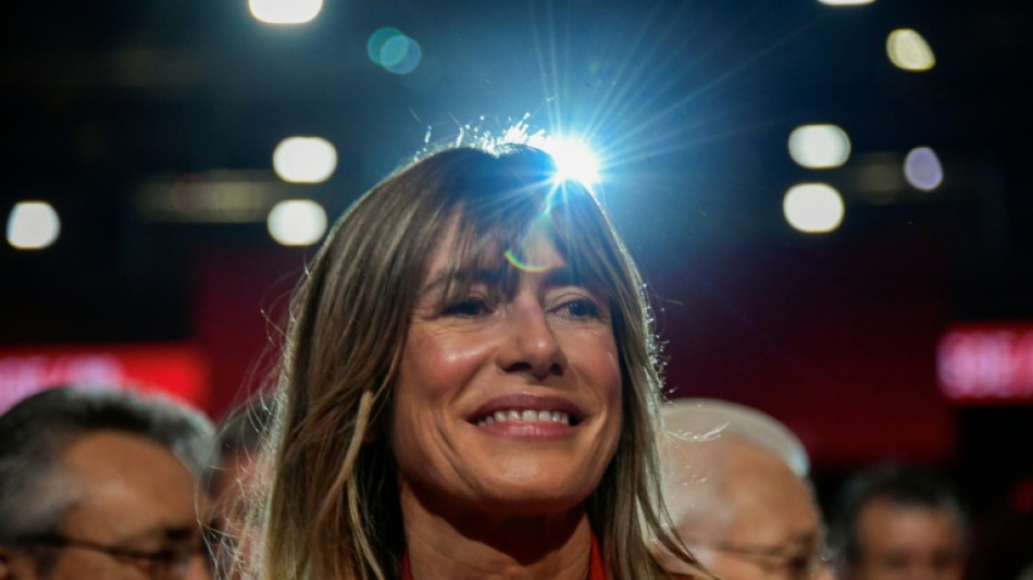  Court bans Spanish PM's wife from leaving country 