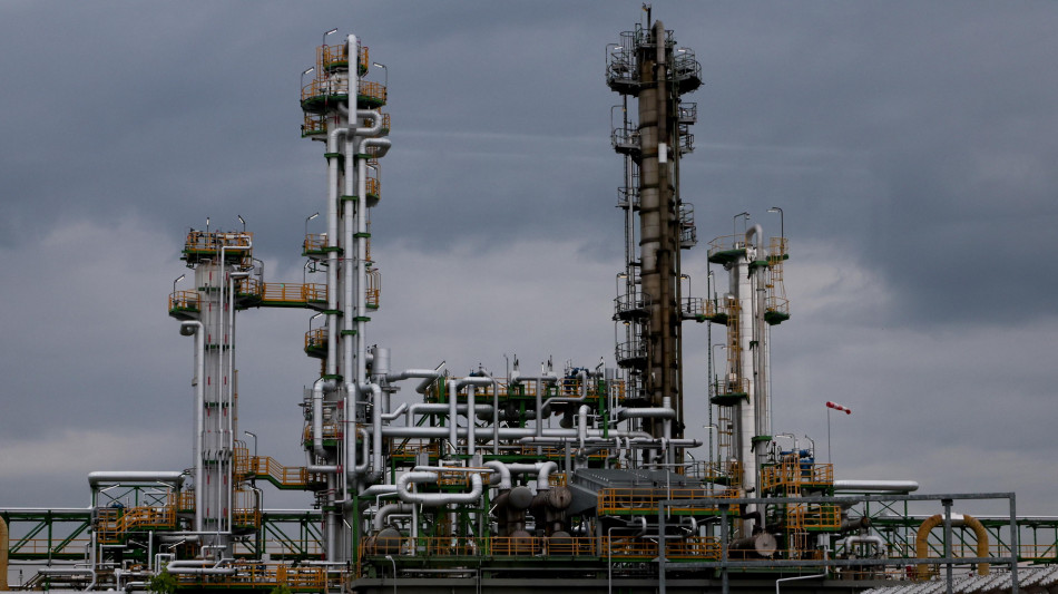  Prezzo del petrolio parte in rialzo poi ripiega, Wti a 73 dollari -0,6% 