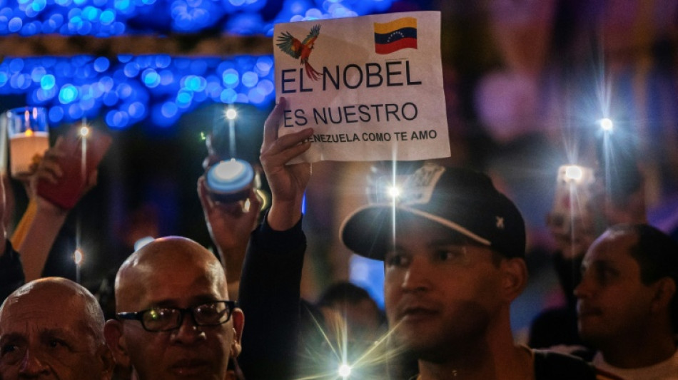  La madre de Machado llega a Oslo y afirma que espera que su hija recoja el Nobel en persona 