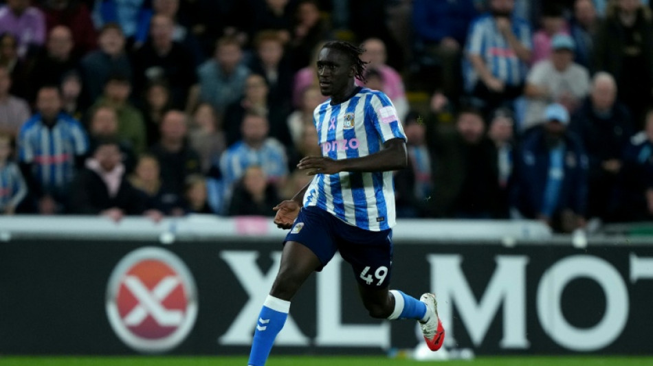  Coventry goleia Newcastle (4-1) e sai da zona de rebaixamento do Ingl&ecirc;s 