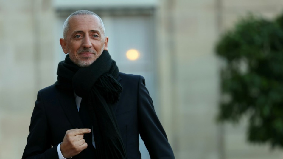"Chouchou" chez Michou: Gad Elmaleh reprend l'embl&eacute;matique cabaret
