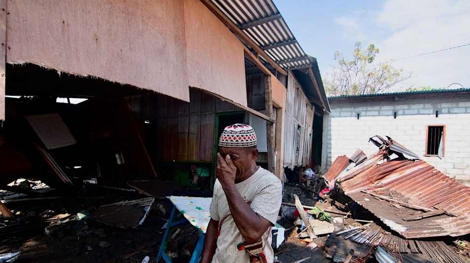  Sale a 38 morti il bilancio delle vittime nel sisma in Indonesia 