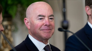 Ministro de Biden sobrevive a impeachment por crise migrat&oacute;ria