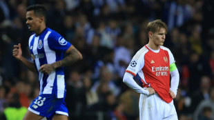 Arsenal recebe Porto precisando de virada para ir &agrave;s quartas da Champions