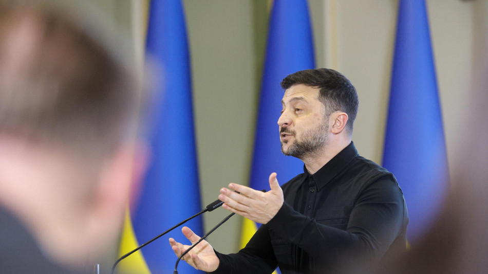  Zelensky, 'ci prepariamo a due opzioni, diplomazia o ulteriore difesa' 