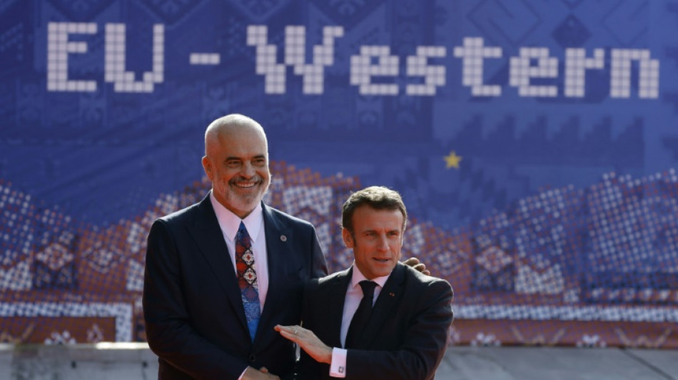 L'UE veut rassurer les Balkans, resserrer les liens face &agrave; Moscou