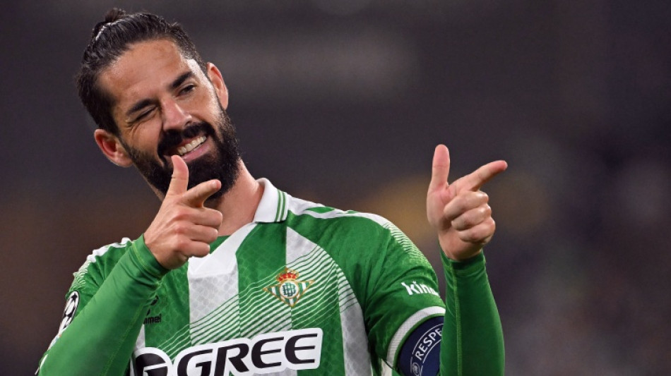  Betis vence Feyenoord (1-0) e se mant&eacute;m 100% na Champions 