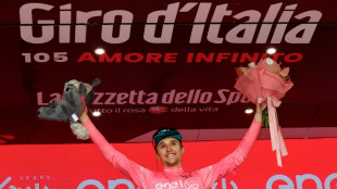 Tour d'Italie: Hindley d&eacute;tr&ocirc;ne Carapaz dans les Dolomites