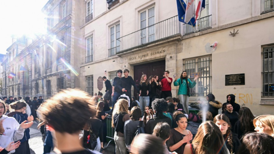  Manifestations : le gouvernement en alerte avant un 17 octobre entour&eacute; d'inconnues 