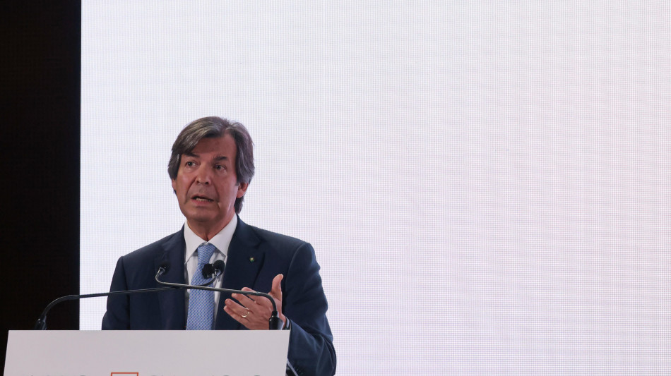 Intesa oltre le attese, utile del trimestre a 2,6 miliardi