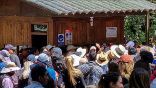 P&eacute;rou: des touristes protestent contre la suspension des entr&eacute;es au Machu Picchu