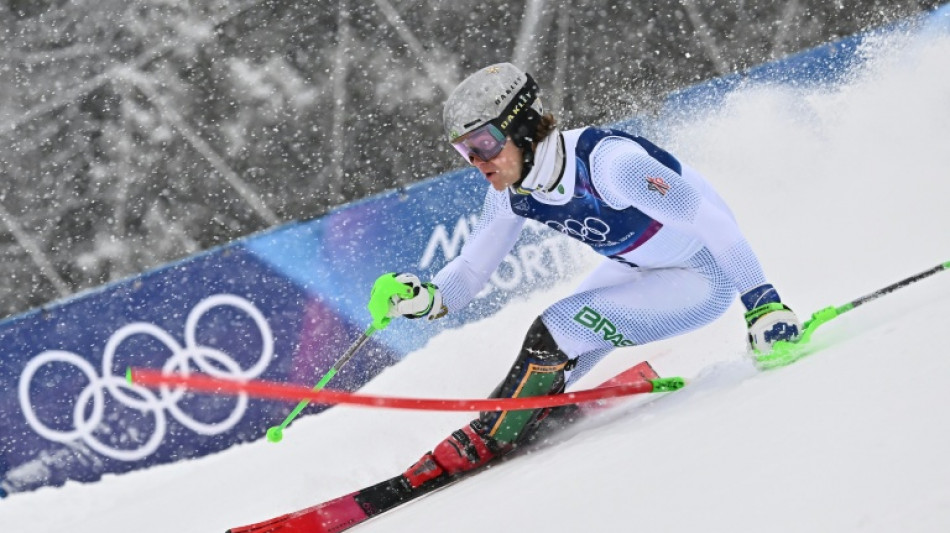  Lucas Pinheiro Braathen sofre queda no slalom e perde chances de conquistar nova medalha 