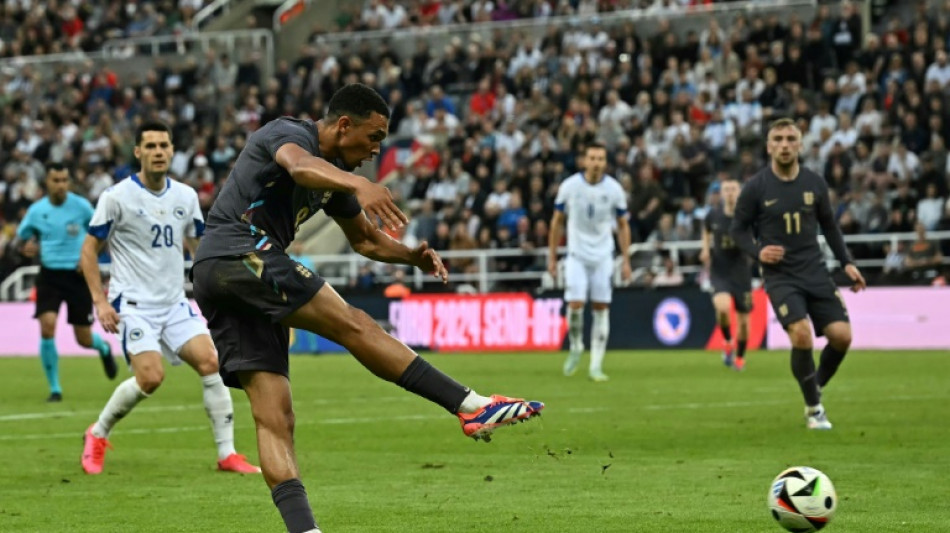 Inglaterra vence B&oacute;snia (3-0) em amistoso preparat&oacute;rio para Eurocopa