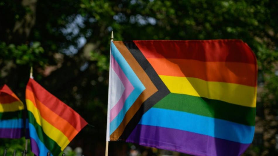 Transfrau vor Imbiss in Hannover von sechs M&auml;nnern attackiert und bespuckt