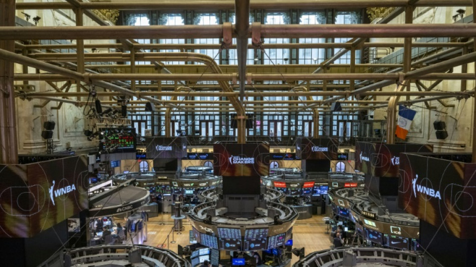 Wall Street ouvre en baisse, les semi-conducteurs d&eacute;clenchent une consolidation