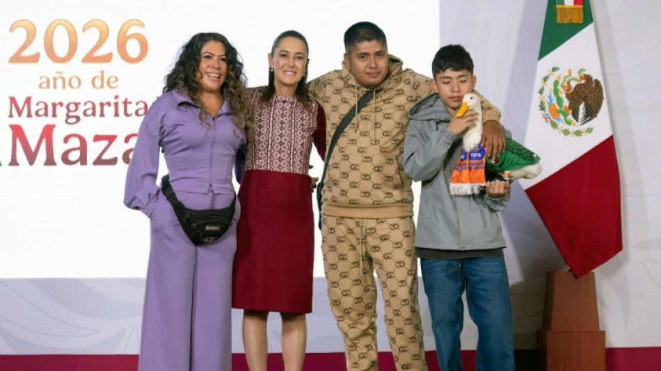  M&eacute;xico asigna una vivienda a la familia del pato del Mundial que se volvi&oacute; viral 