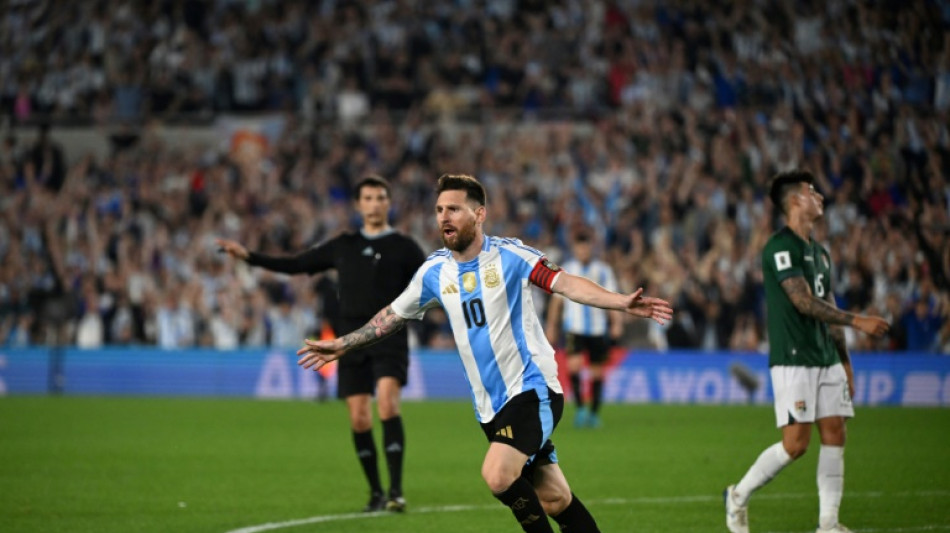 Argentina atropela Bol&iacute;via (6-0) com hat-trick de Messi e lidera Eliminat&oacute;rias
