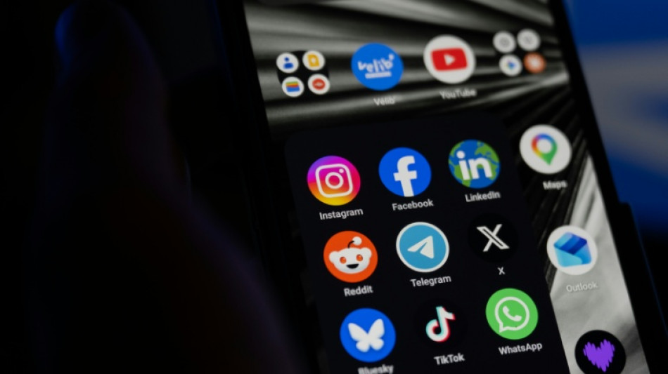  Fran&ccedil;a se prepara para proibir redes sociais para menores de 15 anos 