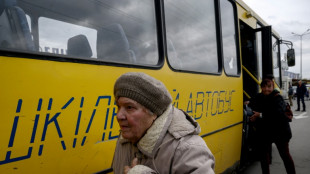 Tres autobuses de evacuados de Mari&uacute;pol llegan a Zaporiyia, en el sudeste de Ucrania 
