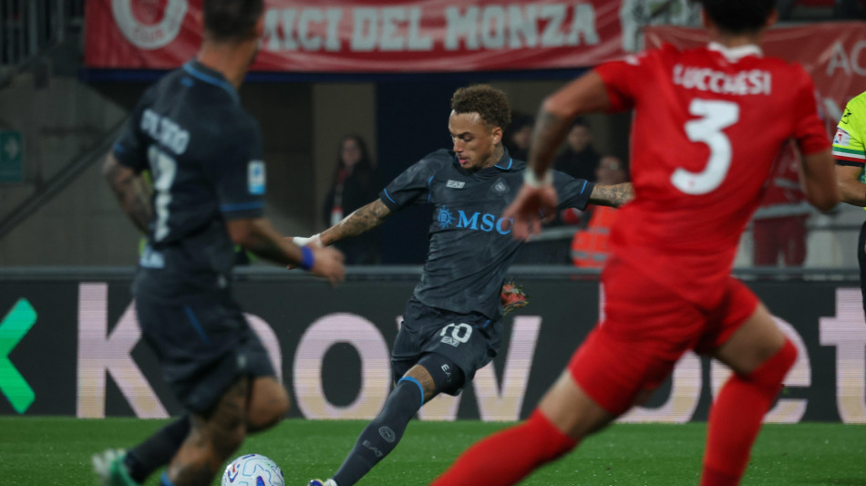  Serie A: il Napoli batte il Monza, la Juve va ko a Genova 