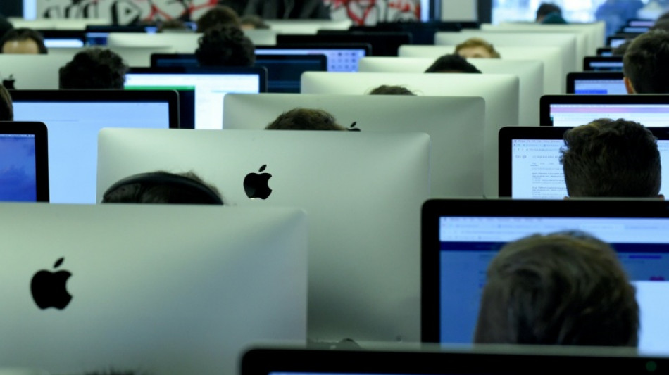  La fatigue visuelle, cons&eacute;quence des &eacute;crans pour de nombreux travailleurs 