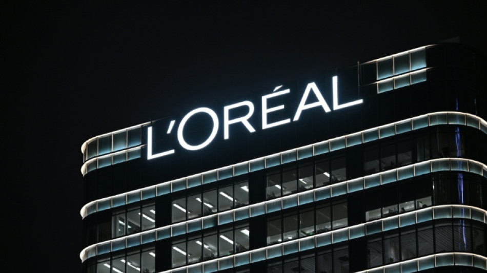  L'Oreal shares sink as sales miss forecasts 