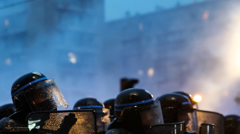  Nearly 1,000 arrested in French protests marred by 'elevated' violence: minister 