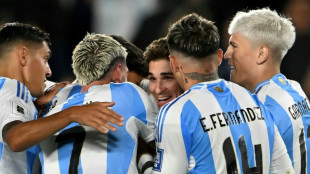 Sem Messi, Argentina vence Chile por 3 a 0 nas Eliminat&oacute;rias