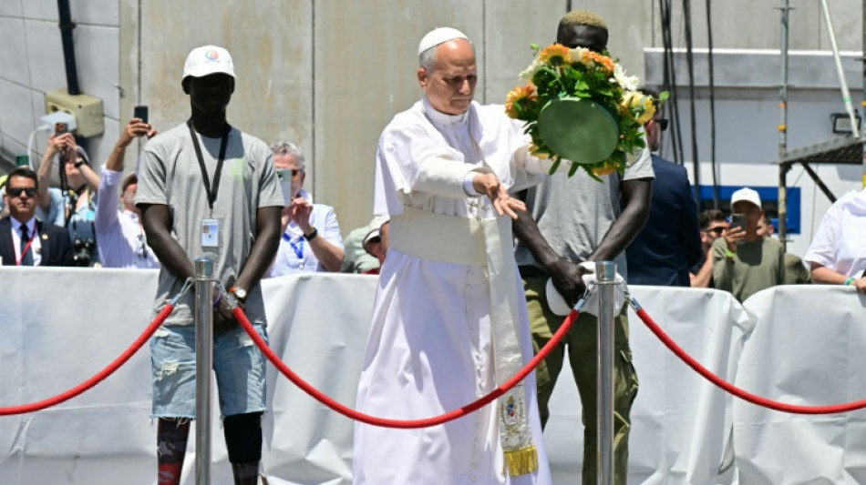  Pope condemns 'indifference' towards migrants on Canaries trip 