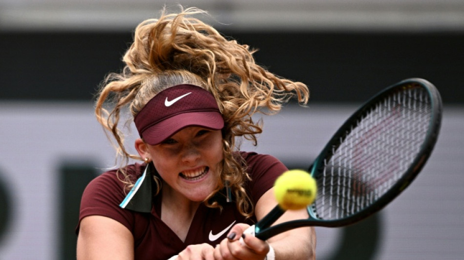 Andreeva digs deep to sweep past Bucsa, into French Open second round
