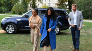 'Persegui&ccedil;&atilde;o' de Harry e Meghan por paparazzi tem vers&otilde;es contradit&oacute;rias